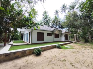 Priyanwada The Lake Cottage - 0