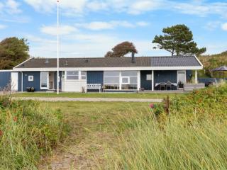 Holiday Home Gertje - 20m from the sea by Interhome - 5