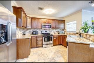 3BR Home, 2mi Astros, 2mi Dynamo, King Bed, Med Center - 6