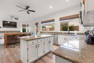 Mesa Arizona Oasis w Pool BBQ Vaulted Ceilings - 0