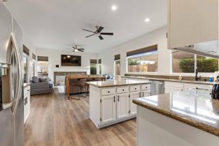 Mesa Arizona Oasis w Pool BBQ Vaulted Ceilings - 2