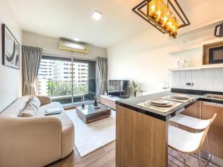 Prime Sukhumvit Living - BTS Phrom Phong - Ultra Fast WiFi - 7