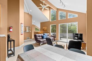 Latitude 45 - 2BR 2BA secluded in trees near beach - 5