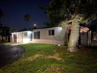 Baby Camellia Modern, luxurious and spacious house - 1
