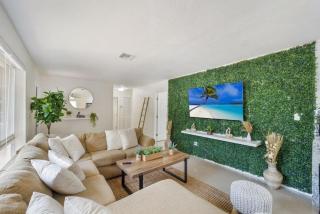 NEW Casa Maui I 10min to beach I Pool I 18 Sleeps - 8
