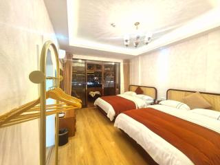 Fenghuang Color River View Villa - 9