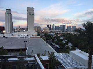 Vegas High Rise Condo w 2 Balconies w Resort - 3