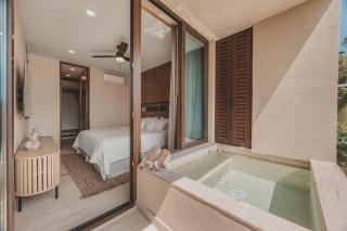 Luxe 2BR 2BA w 3 Pools Plunge Rooftop Family - 7