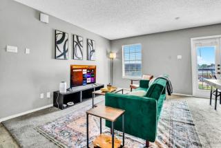 Fresh and Modern 2BR with Gym and Pool - 5