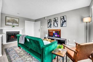 Fresh and Modern 2BR with Gym and Pool - 4