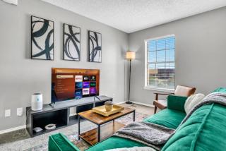 Fresh and Modern 2BR with Gym and Pool - 2