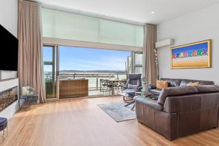 QV Stays Luxury Harbourview Retreat - 2 Bedrooms - 6