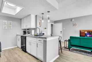 Relaxing 2BR Apartment with Pool and Gym - 0