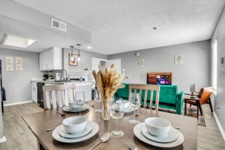 Relaxing 2BR Apartment with Pool and Gym - 9