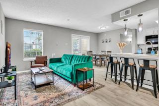 Relaxing 2BR Apartment with Pool and Gym - 8