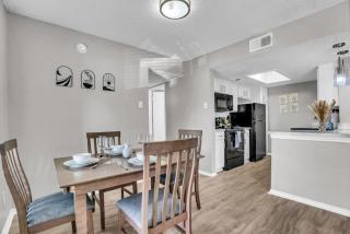 Relaxing 2BR Apartment with Pool and Gym - 7