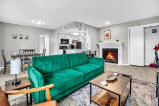 Relaxing 2BR Apartment with Pool and Gym - 5