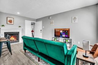 Relaxing 2BR Apartment with Pool and Gym - 2