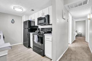 Stylish 2BR Apartment with Pool and Fitness Center - 3