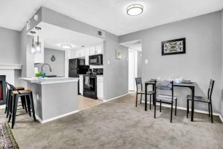 Stylish 2BR Apartment with Pool and Fitness Center - 1