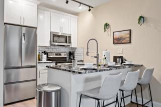 King Bed Suite With Free Parking, Step Free Access - 9