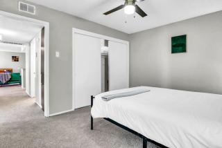 Spacious 2BR Apartment with Pool and Gym - 5