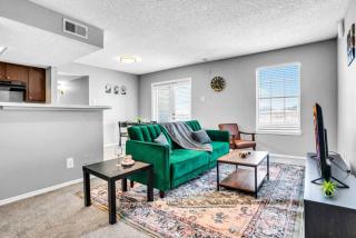 Spacious 2BR Apartment with Pool and Gym - 1