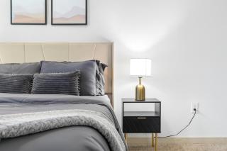 Chic Mid-Rise Apartment 2BR Getaway - 9