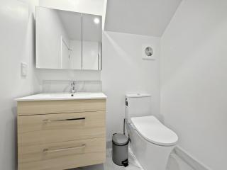 Stylish 2BR, 2BA Retreat with Yard in Christchurch - 1