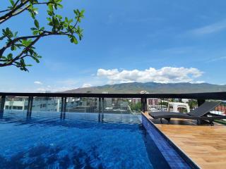 Perfect Top Floor with Rooftop Pool - 9