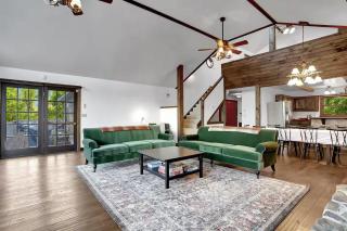 5 Bedroom Suites Hot Tub Jacuzzi Tub & Game Room - 4