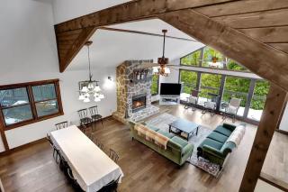 5 Bedroom Suites Hot Tub Jacuzzi Tub & Game Room - 1