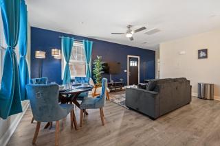 Cozy King Bed Suite with Free Parking - 5