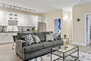 Upscale 2BR suite With Free Parking and Walkable Area - Lawrenceville - 5