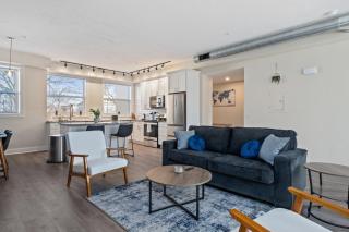 Upscale King Bed Suite with Full Workspace and Free Parking - Lawrenceville - 3