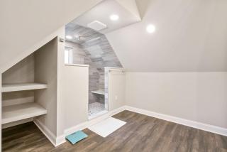 4 Story Home with 3 King Beds and cozy backyard - Schenley Heights - 4