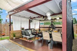 Houston Family Home with Gazebo, Fire Pit and Free Parking ,Near Downtown - 1