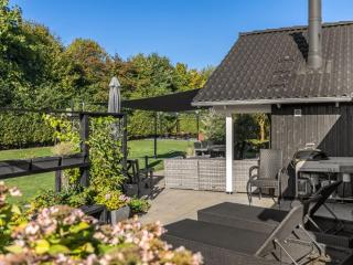 Holiday Home Gret - 700m from the sea by Interhome - 4