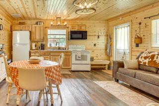 On 40 Acres Charming Cabin in Zanesville! - 8