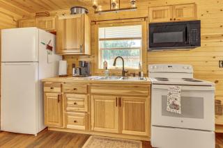 On 40 Acres Charming Cabin in Zanesville! - 4