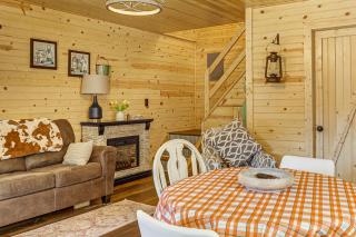 On 40 Acres Charming Cabin in Zanesville! - 3