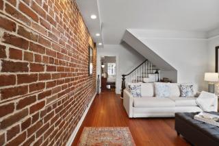 Oglethorpe Square Garden Apartment by Lucky Savannah - 4