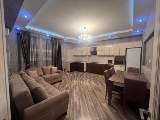 Spacious Modern Apartment Close to Central Baku - 0