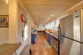 Near Payette Lake! Cabin with Outdoor Space - 7