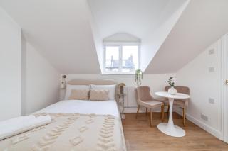 Amazing serviced accommodations for Corporate Contractors and Leisure clients Located at a walking distance from three majors Underground and Overground stations - 1