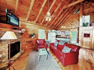 Adorable Shut'er Inn-FREE Tickets- 1 mile to downtown Pigeon Forge - 5