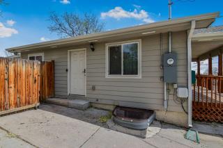 Fun and Affordable Dual Bedroom Lower Unit in Vibrant Denver - 2