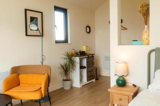 Oaklane Glamping Cabins - 8