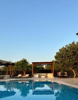 Villa with 5 bedrooms & 4 bathrooms - private heated pool - 8