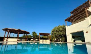 Villa with 5 bedrooms & 4 bathrooms - private heated pool - 1